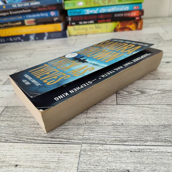 THICK AS THIEVES Sandra Brown Paperback 2021 1st Oversize Mass Market‎ Edition - Picture 9 of 12